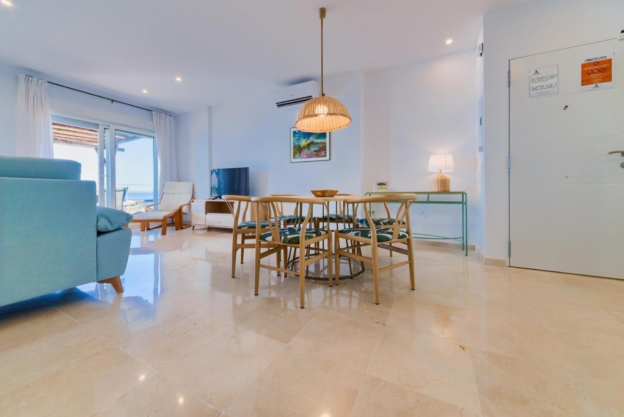 Holidays2Fuengirola Duplex With Stunning Sea View, Terraces,1St Line Beside Port المظهر الخارجي الصورة