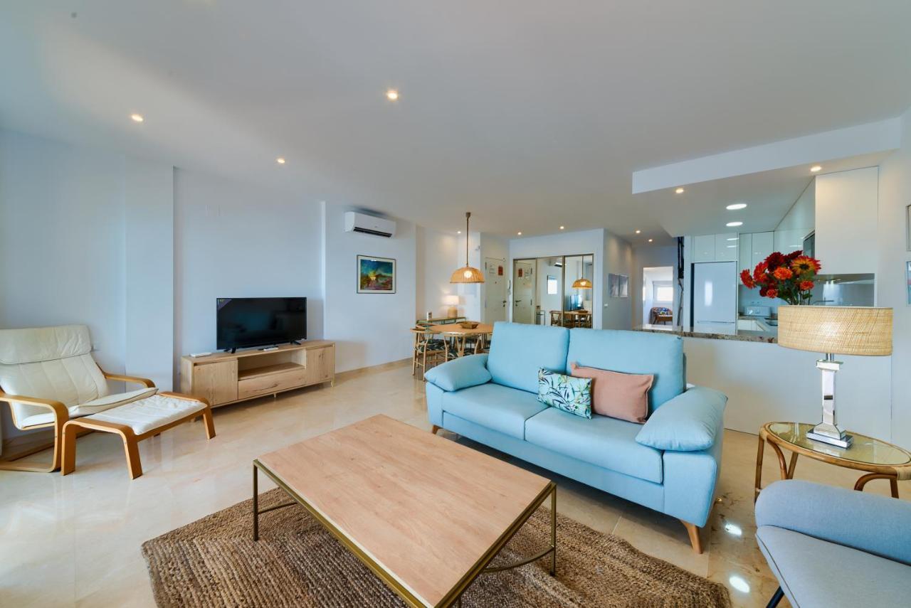 Holidays2Fuengirola Duplex With Stunning Sea View, Terraces,1St Line Beside Port المظهر الخارجي الصورة