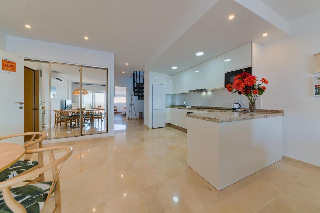 Holidays2Fuengirola Duplex With Stunning Sea View, Terraces,1St Line Beside Port المظهر الخارجي الصورة