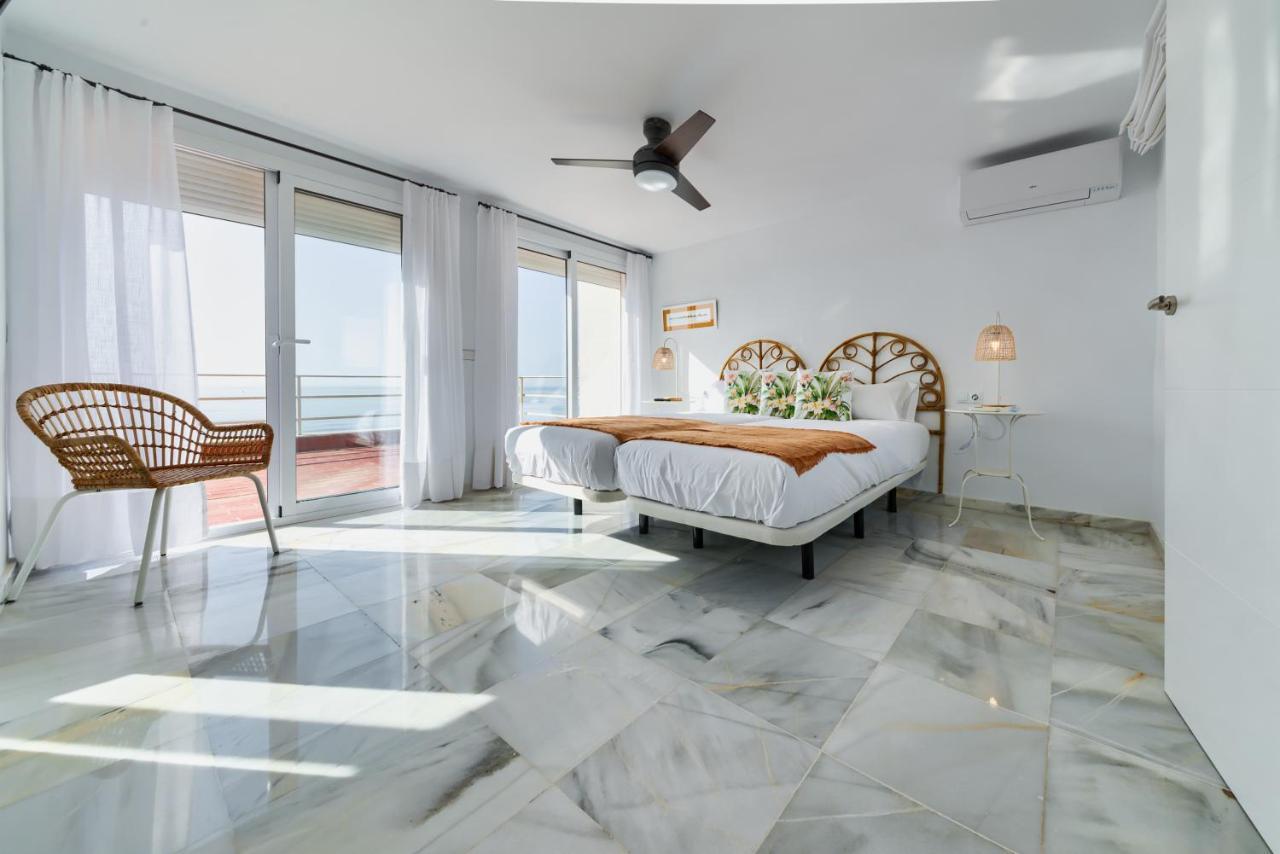 Holidays2Fuengirola Duplex With Stunning Sea View, Terraces,1St Line Beside Port المظهر الخارجي الصورة