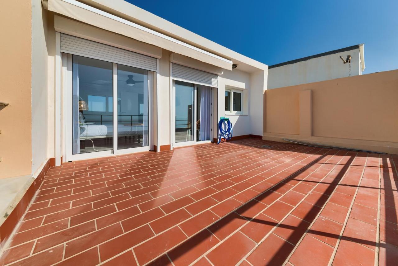Holidays2Fuengirola Duplex With Stunning Sea View, Terraces,1St Line Beside Port المظهر الخارجي الصورة