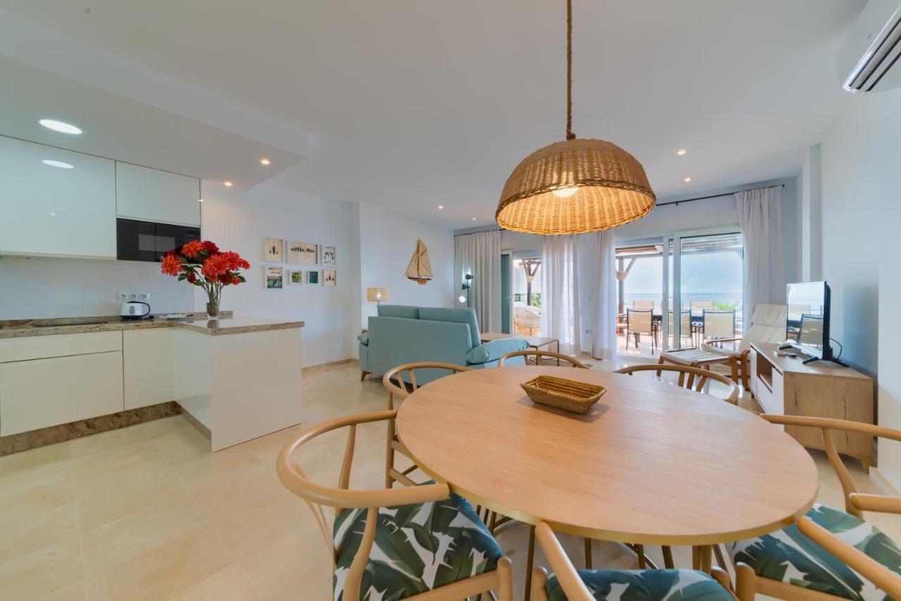 Holidays2Fuengirola Duplex With Stunning Sea View, Terraces,1St Line Beside Port المظهر الخارجي الصورة