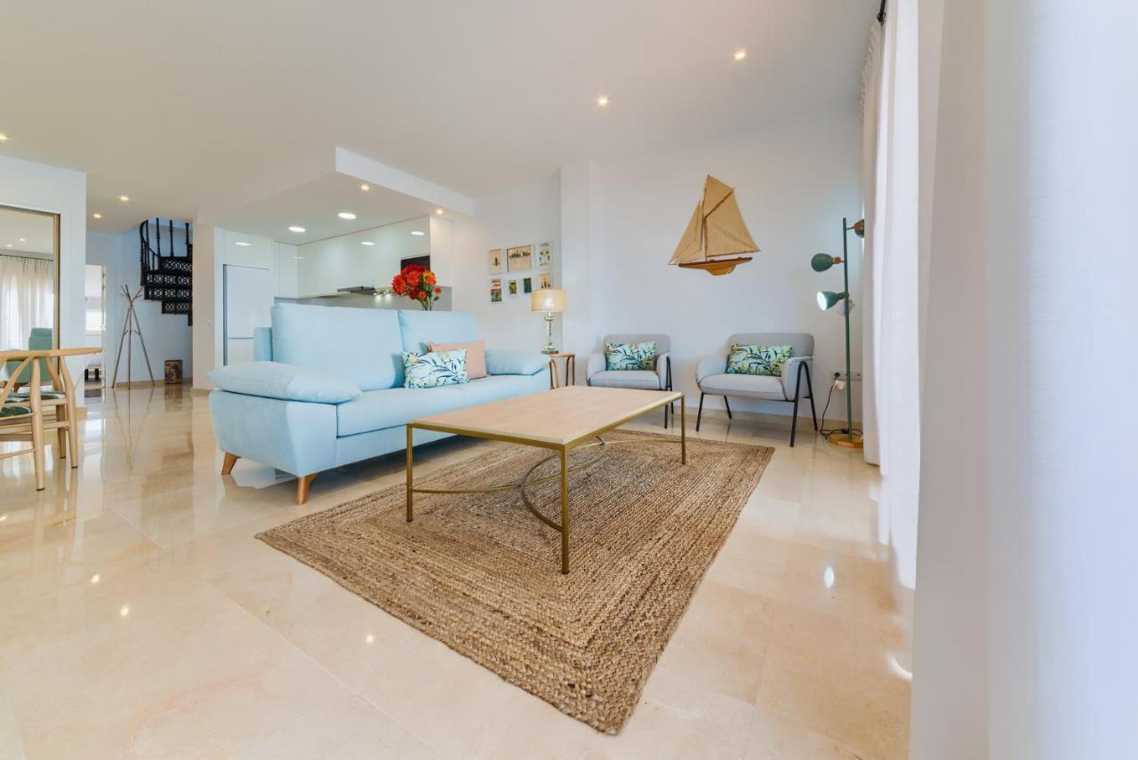Holidays2Fuengirola Duplex With Stunning Sea View, Terraces,1St Line Beside Port المظهر الخارجي الصورة