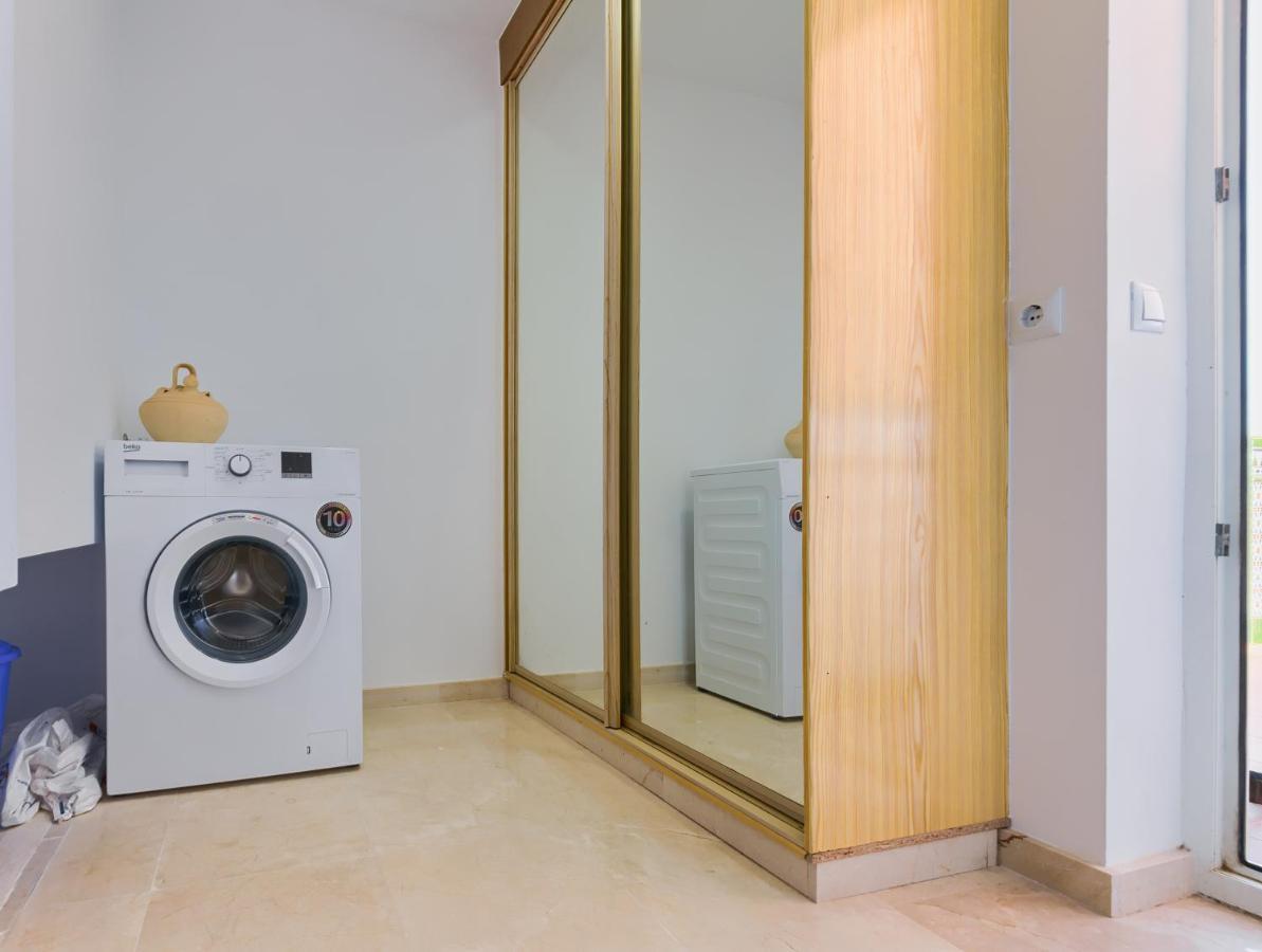 Holidays2Fuengirola Duplex With Stunning Sea View, Terraces,1St Line Beside Port المظهر الخارجي الصورة