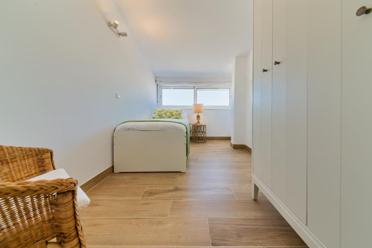 Holidays2Fuengirola Duplex With Stunning Sea View, Terraces,1St Line Beside Port المظهر الخارجي الصورة