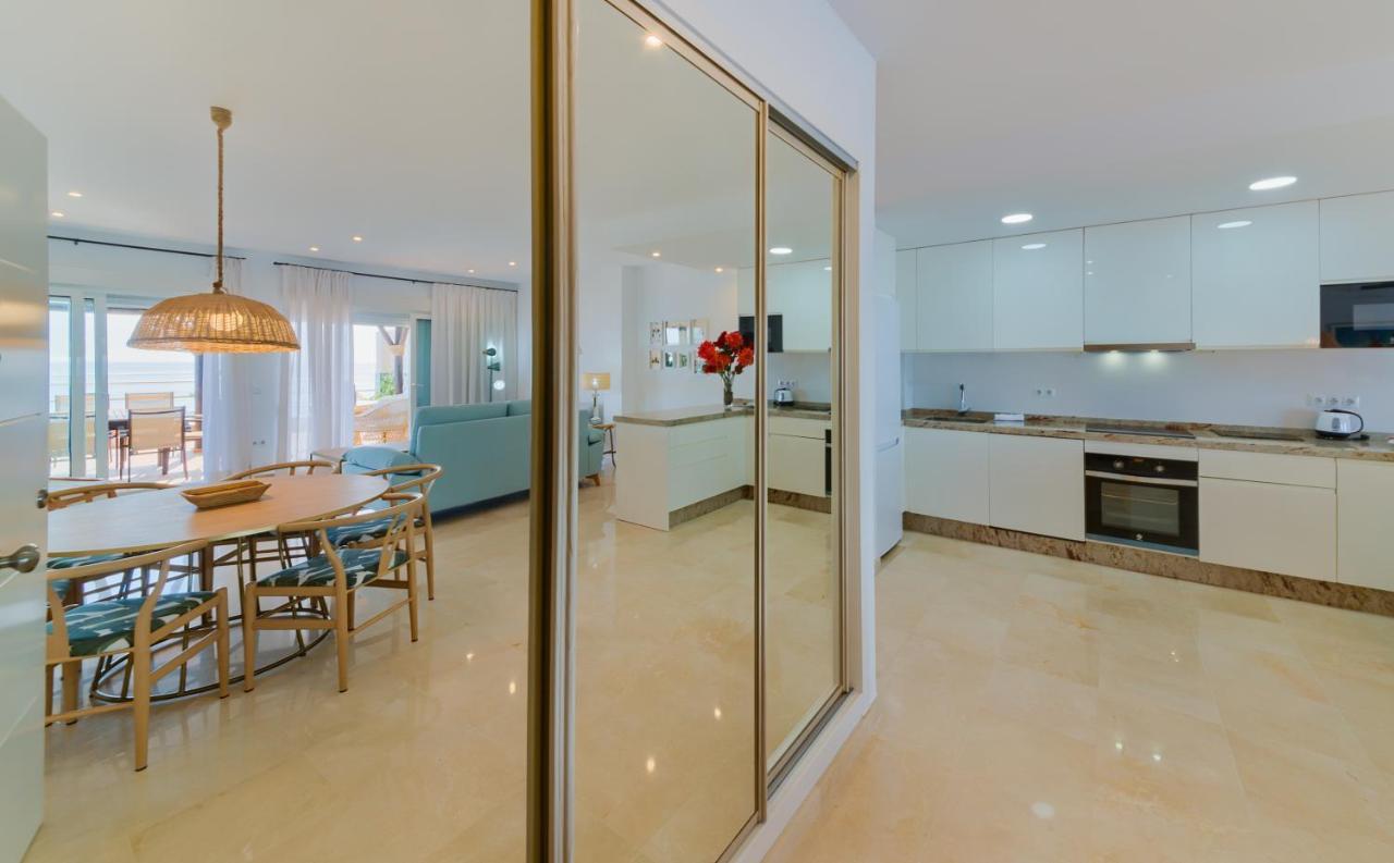 Holidays2Fuengirola Duplex With Stunning Sea View, Terraces,1St Line Beside Port المظهر الخارجي الصورة
