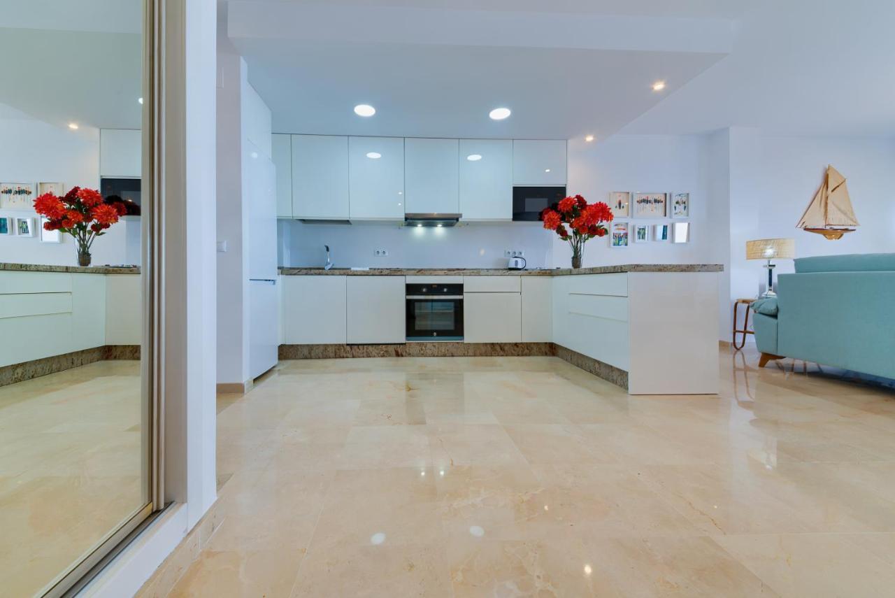Holidays2Fuengirola Duplex With Stunning Sea View, Terraces,1St Line Beside Port المظهر الخارجي الصورة